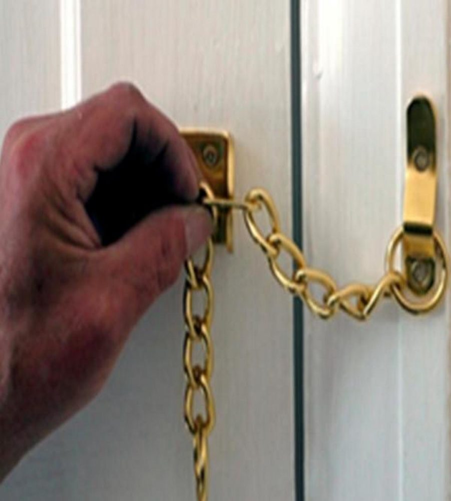 Max6mum Security Narrow Door Chain BRASS - Image 2