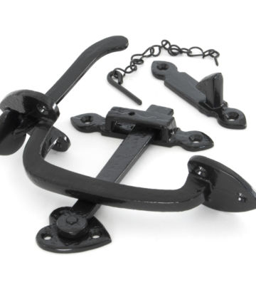 From The Anvil Black Thumblatch Set with Chain