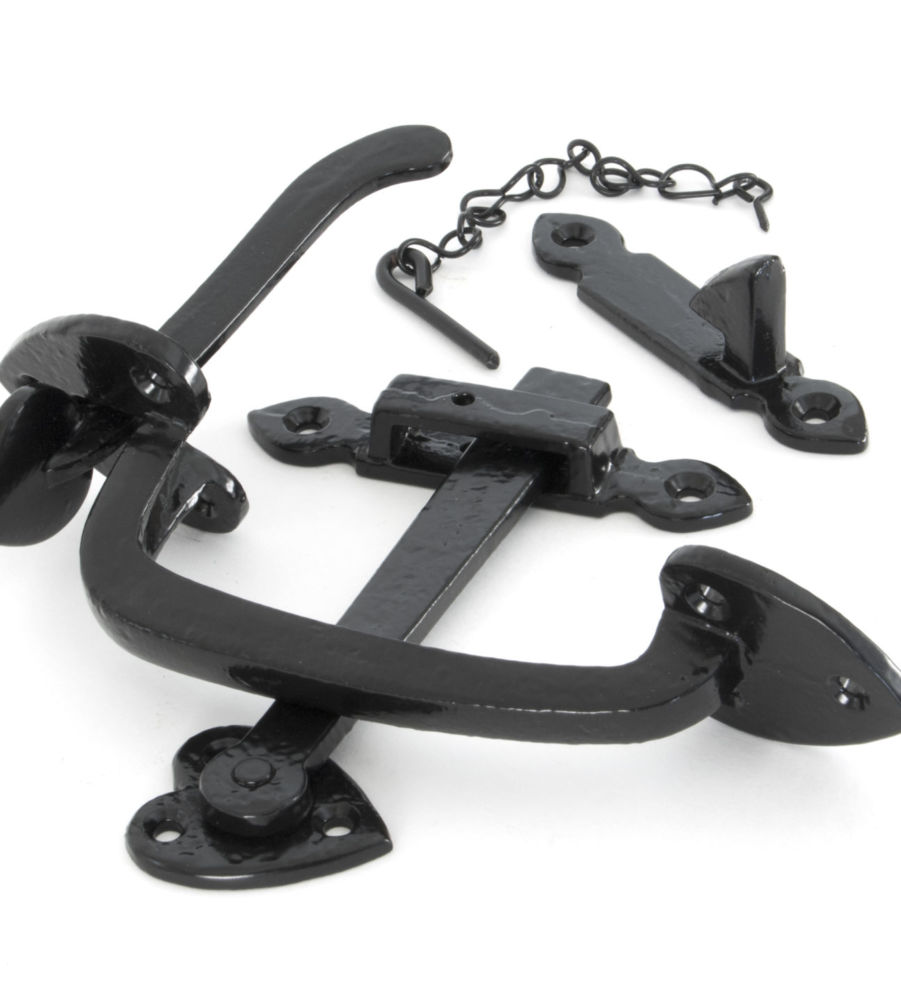 From The Anvil Black Thumblatch Set with Chain