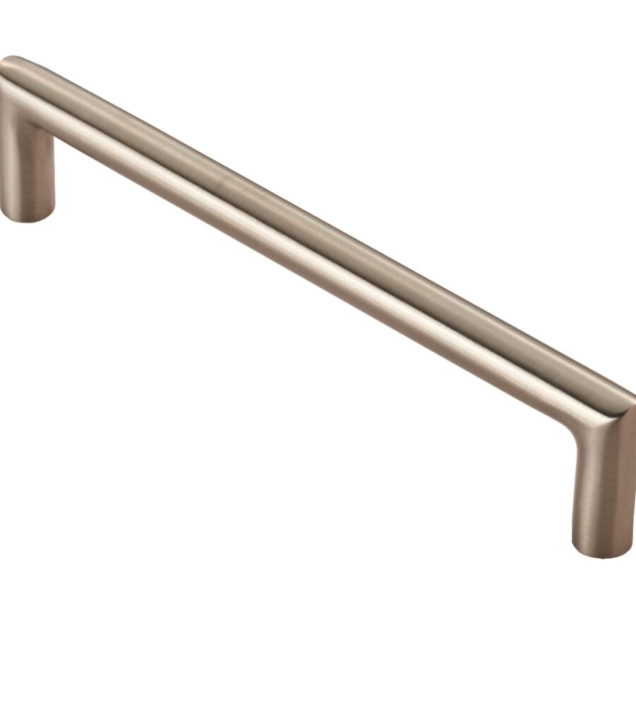 CARLISLE BRASS CPM1128SSS STEELWORX SOLID 10MM DIA. CABINET MITRED PULL HANDLE (128MM C/C) G304