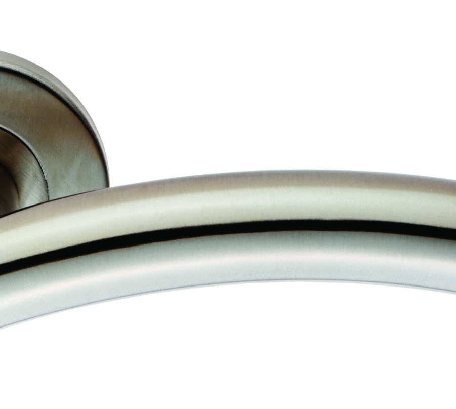 CARLISLE BRASS CSL1193SSS 19MM DIA. CURVED LEVER ON CONCEALED FIX SPRUNG ROUND ROSE - PAIR