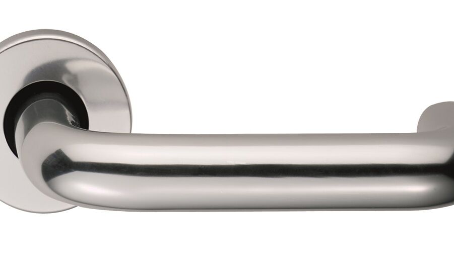 CARLISLE BRASS LRS6000PAA 22MM DIA. SAFETY LEVER ON ROSE - PAIR