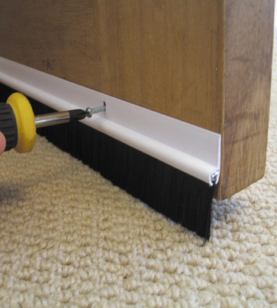 Brushstrip 914mm White PVC 02SG020 - Image 2