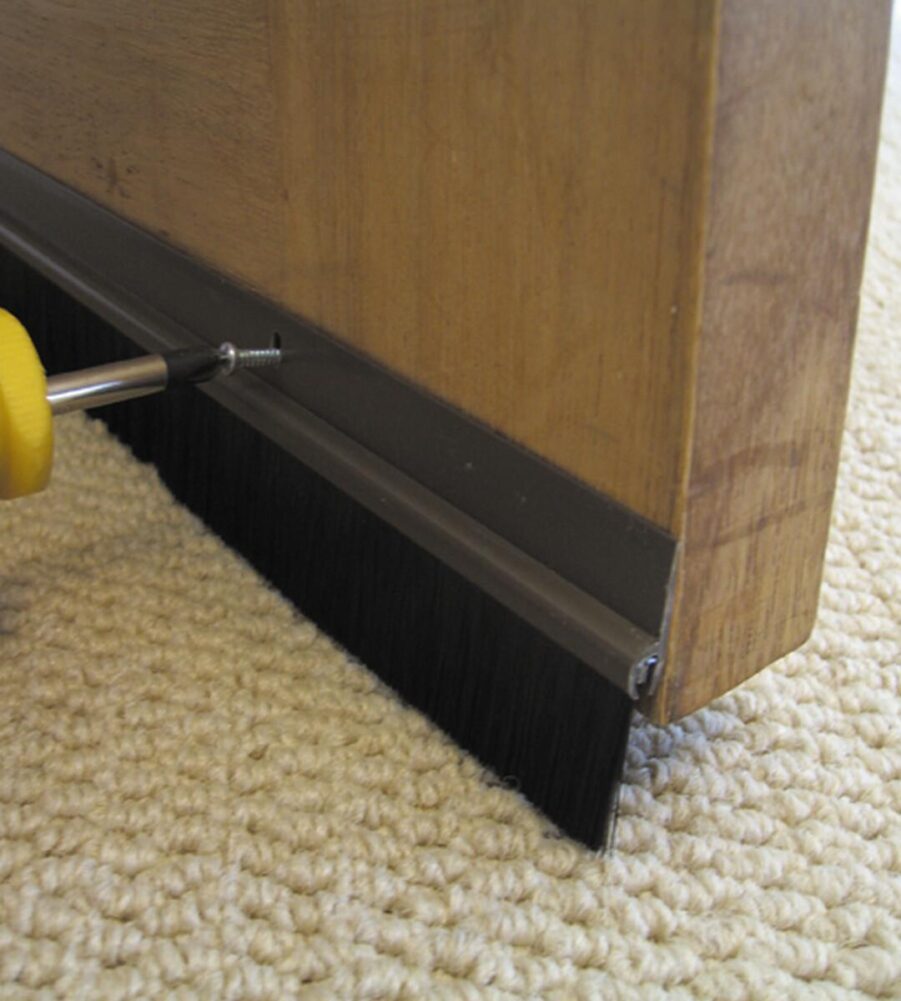 Brushstrip 914mm Brown PVC 02SG020 - Image 2